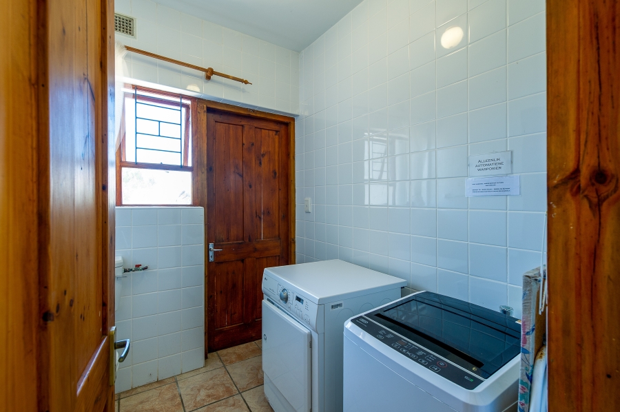 6 Bedroom Property for Sale in Cola Beach Western Cape